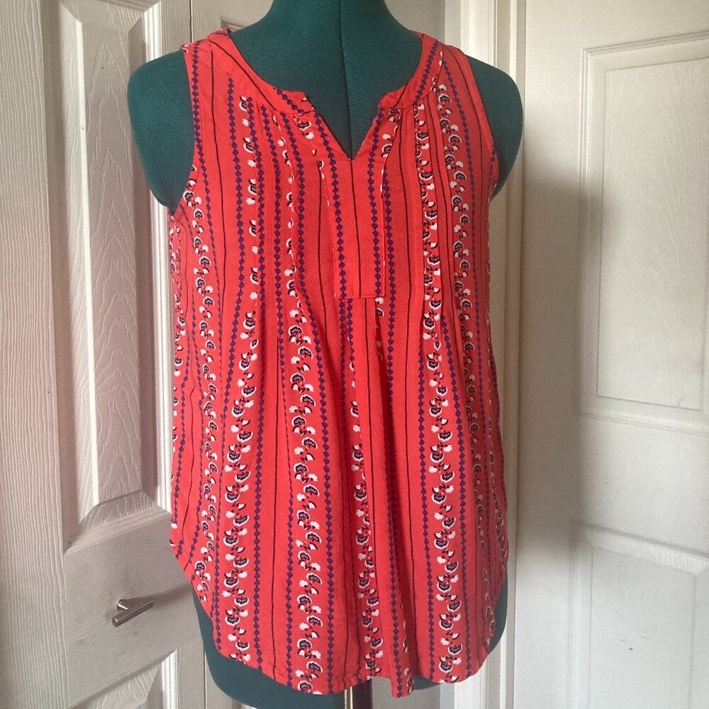 Lightweight sleeveless shirt